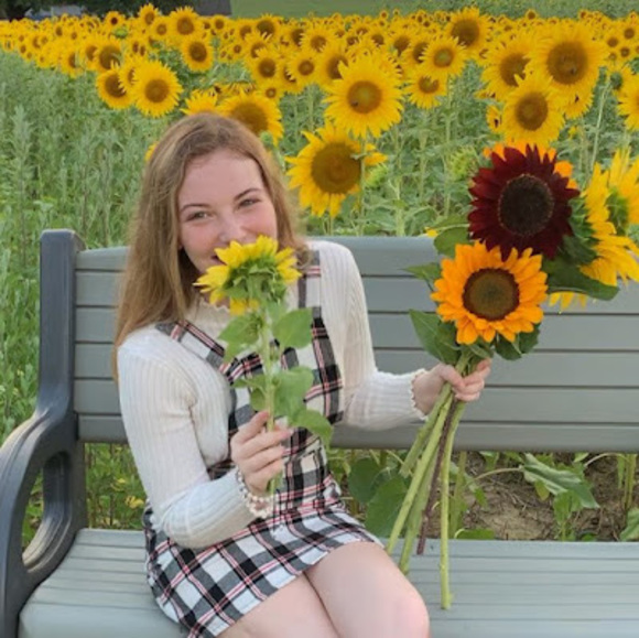 Meet your Posher, Sandy - Picture 1 of 1